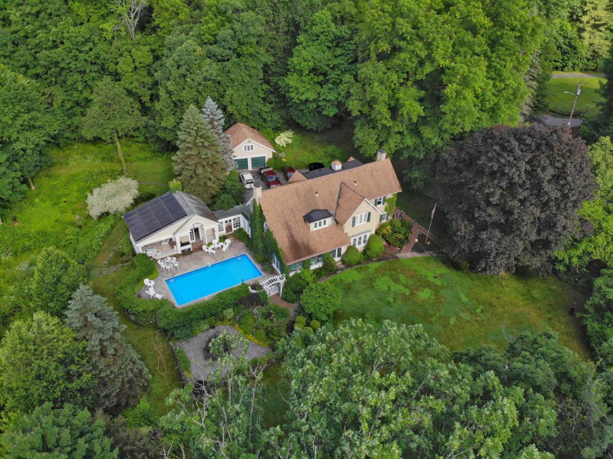 Howarth House Bed And Breakfast Fitchburg Exteriér fotografie