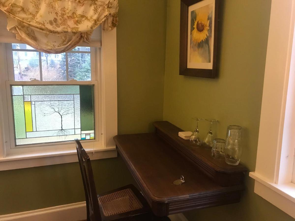 Howarth House Bed And Breakfast Fitchburg Exteriér fotografie