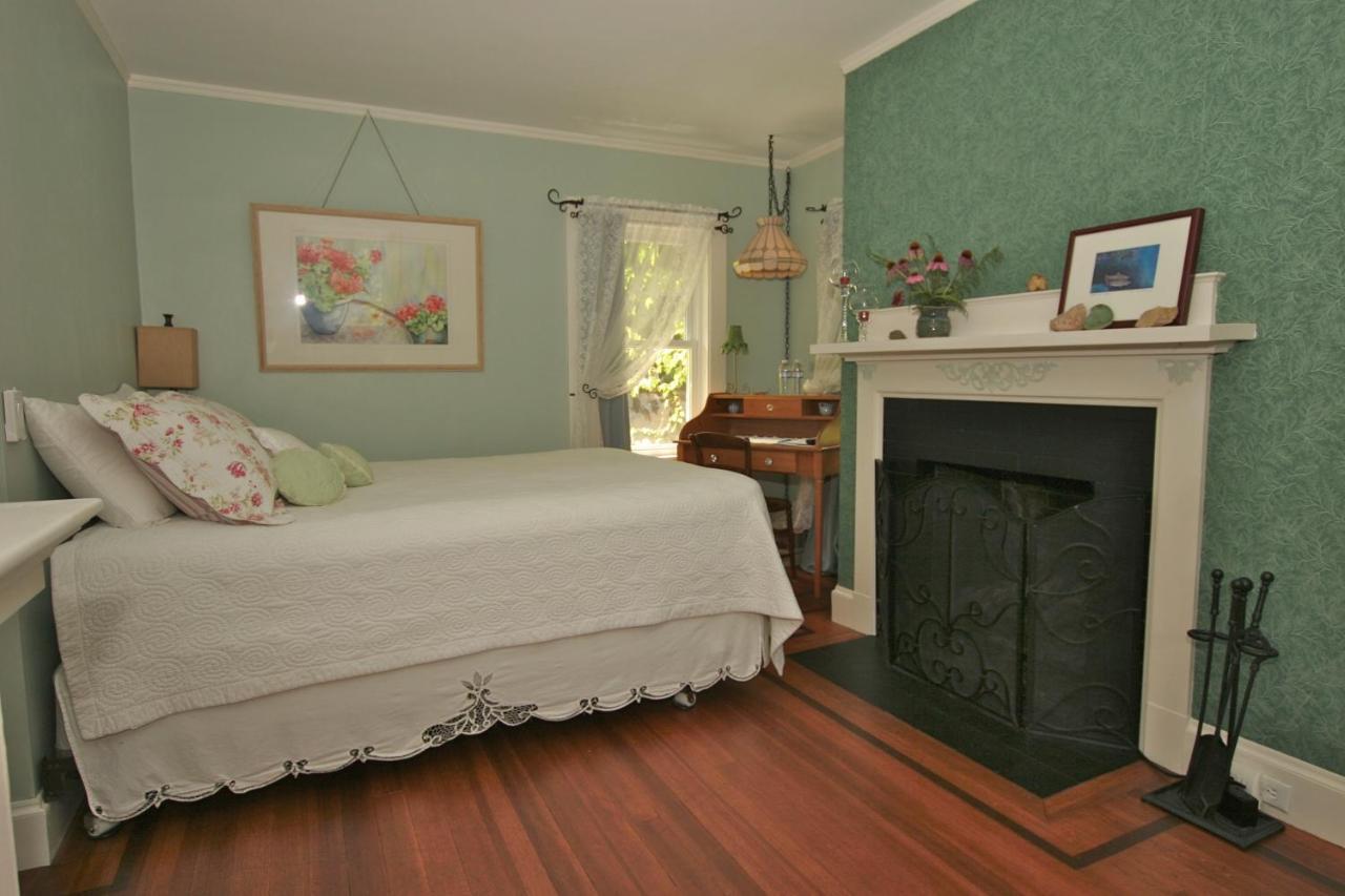 Howarth House Bed And Breakfast Fitchburg Exteriér fotografie